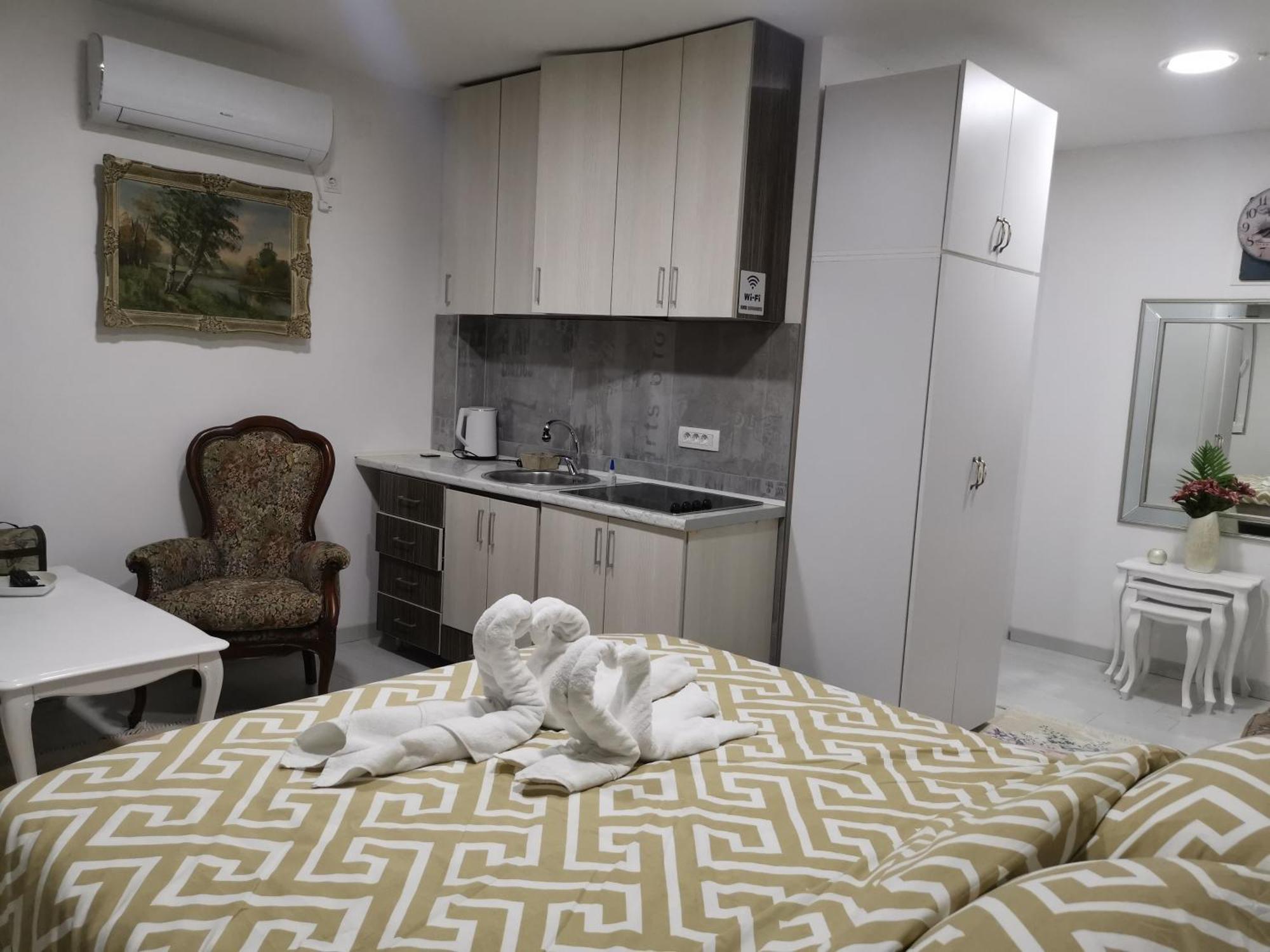 In Apartments Airport Mitrovici  Exterior photo