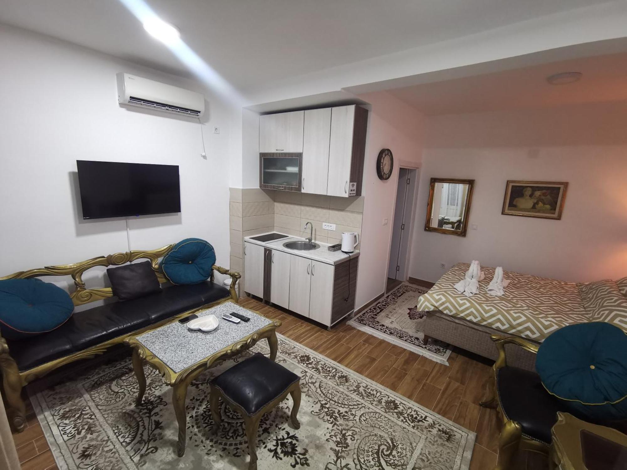 In Apartments Airport Mitrovici  Exterior photo