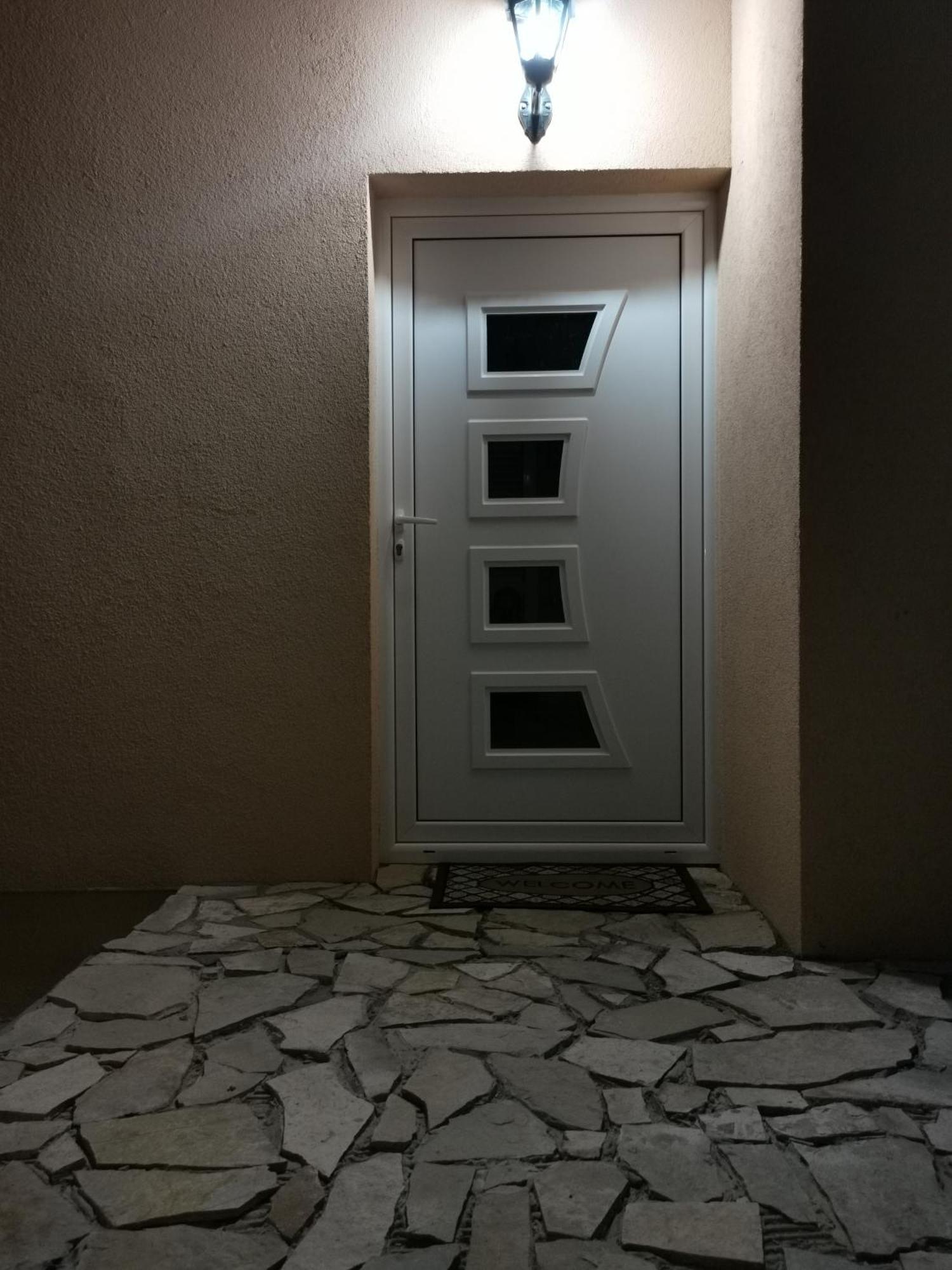 In Apartments Airport Mitrovici  Exterior photo